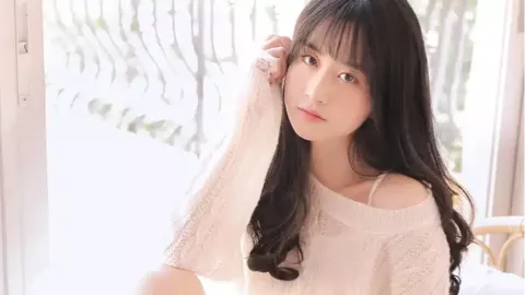 游泳教练抱摔女童事件